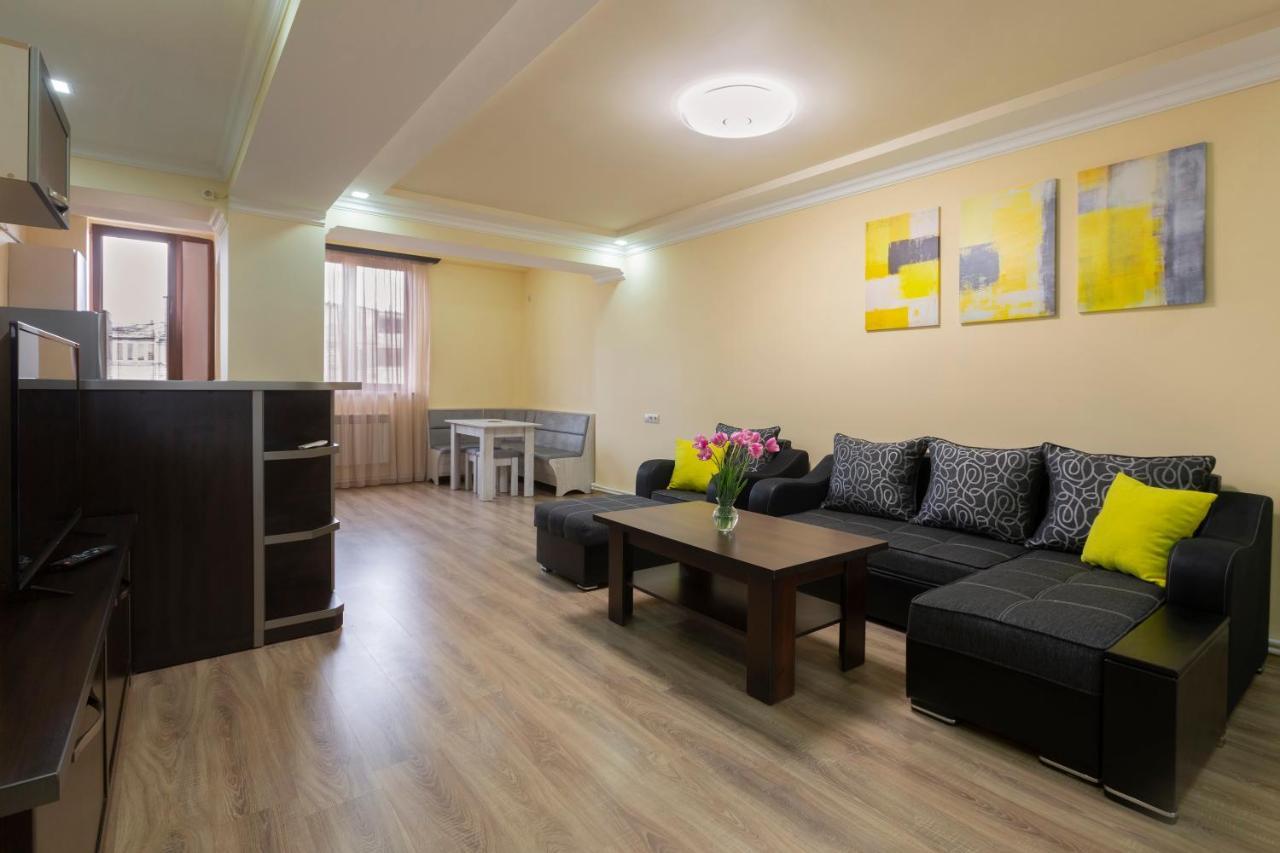 Umba Apartment N5 - Balcony And Mount Ararat View Єреван Екстер'єр фото